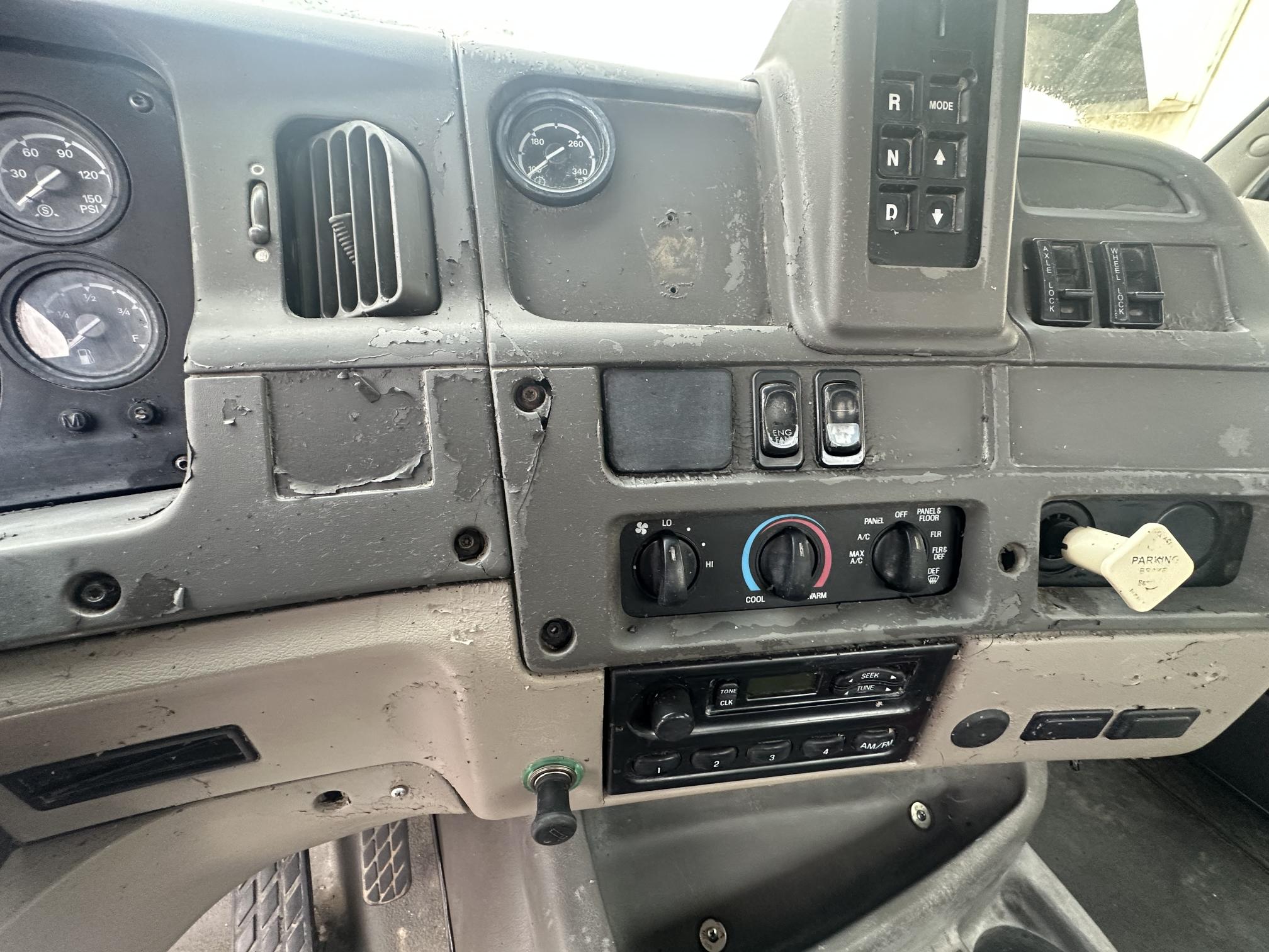 2004 STERLING L9500 - view 19 of 23
