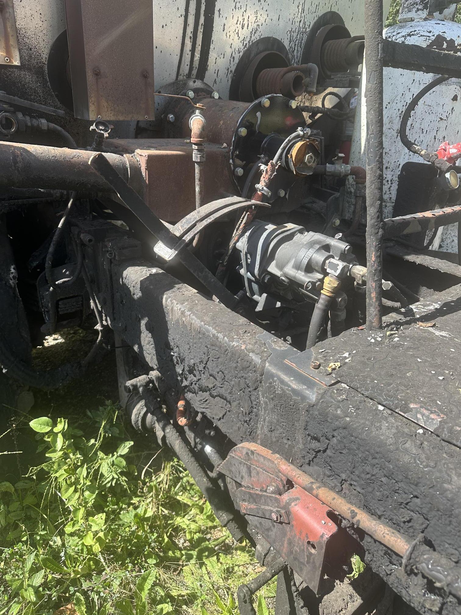 1995 PETERBILT 200 - Image 9