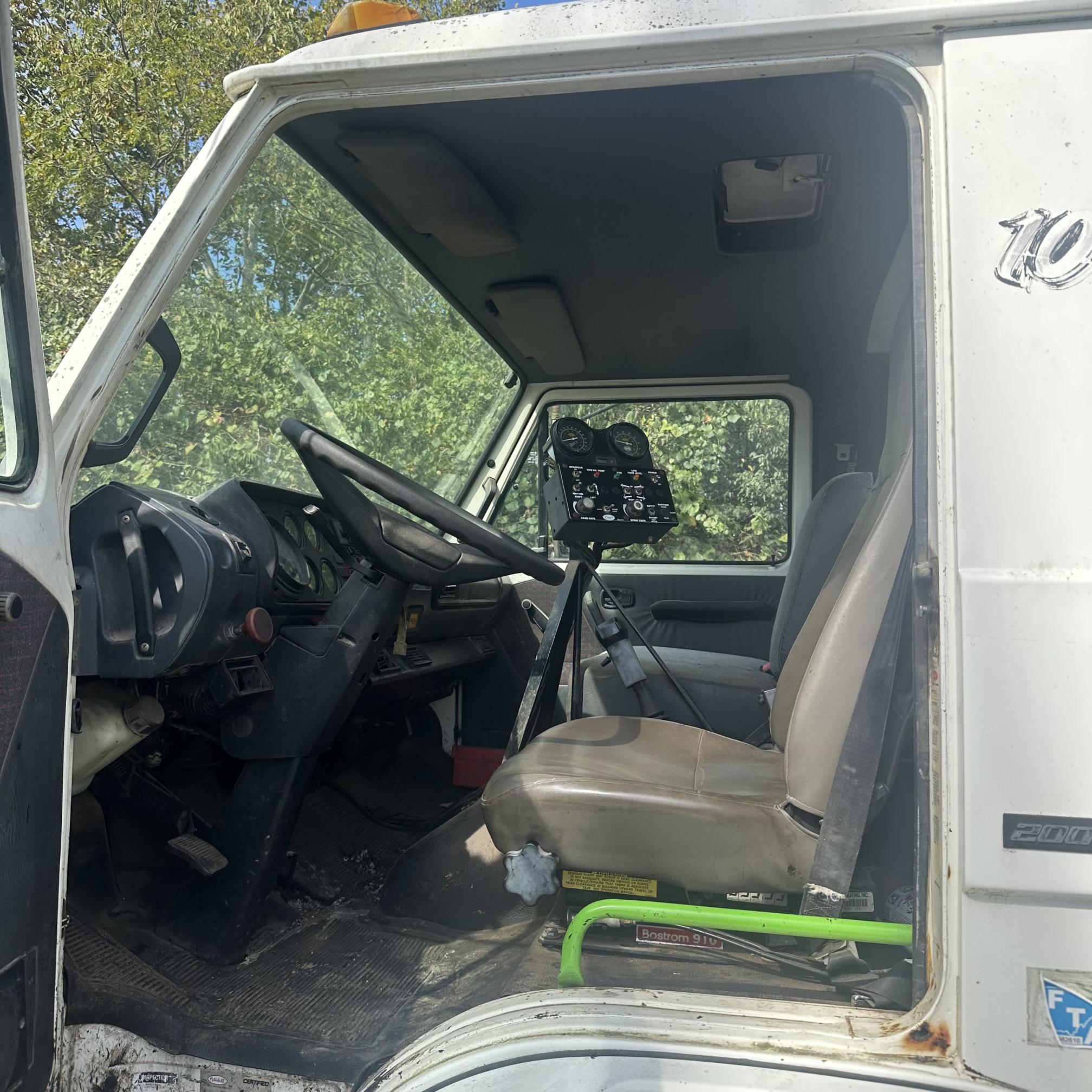 1995 PETERBILT 200 - Image 17