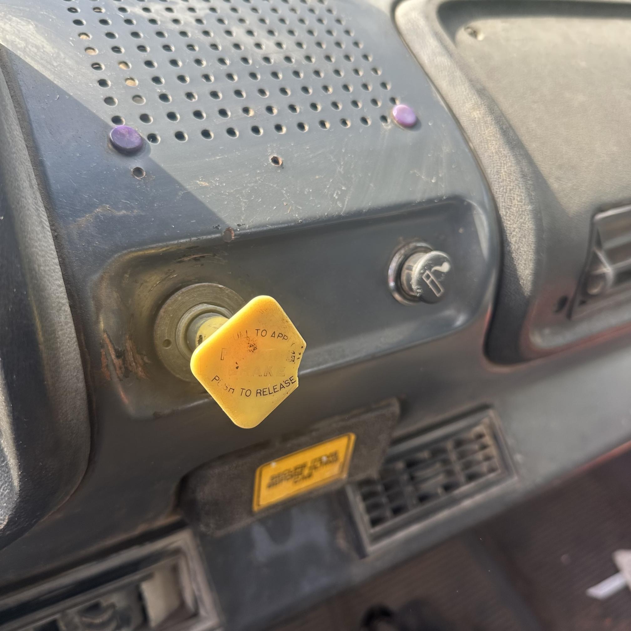 1995 PETERBILT 200 - Image 23