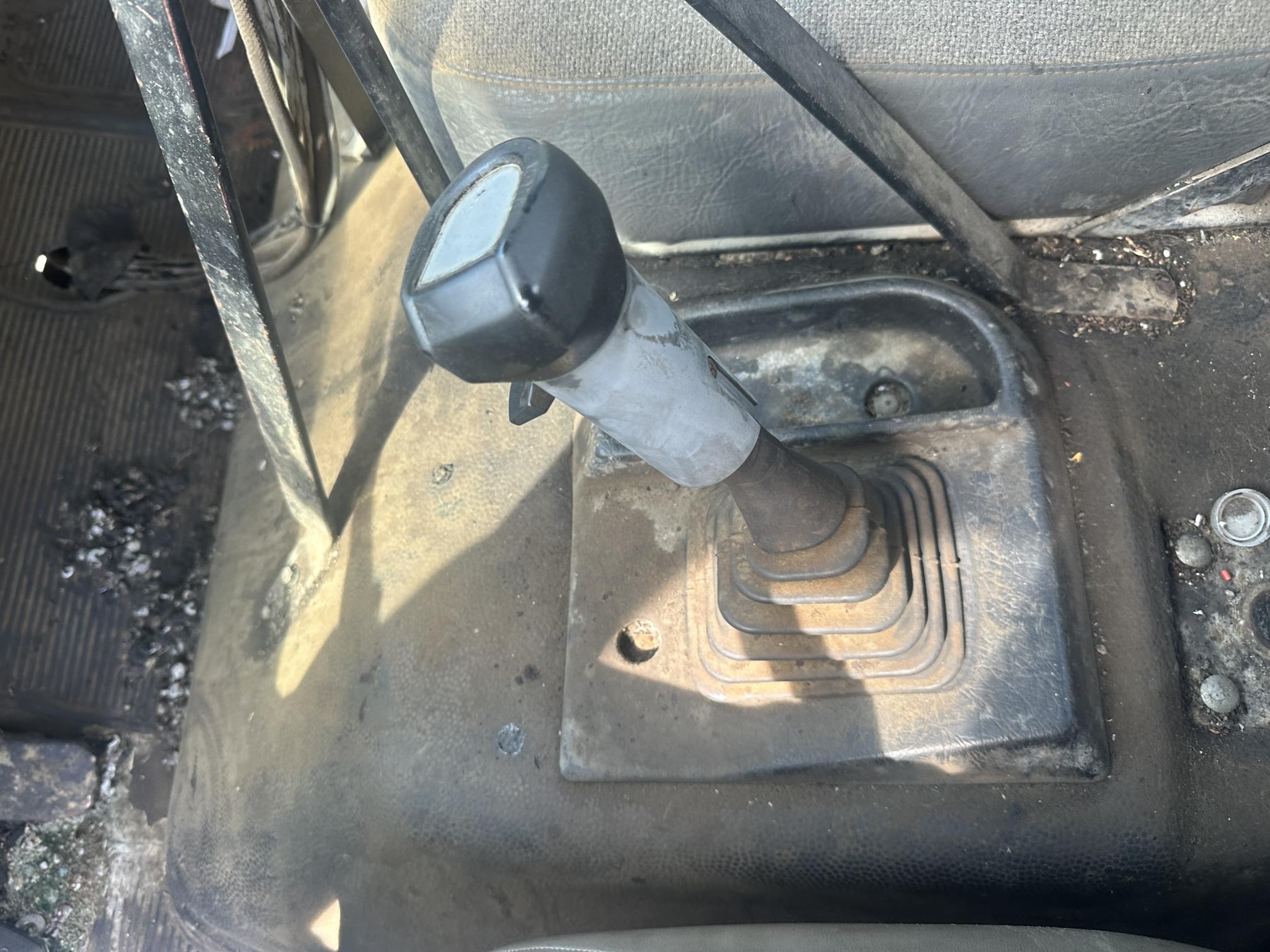 1995 PETERBILT 200 - Image 25