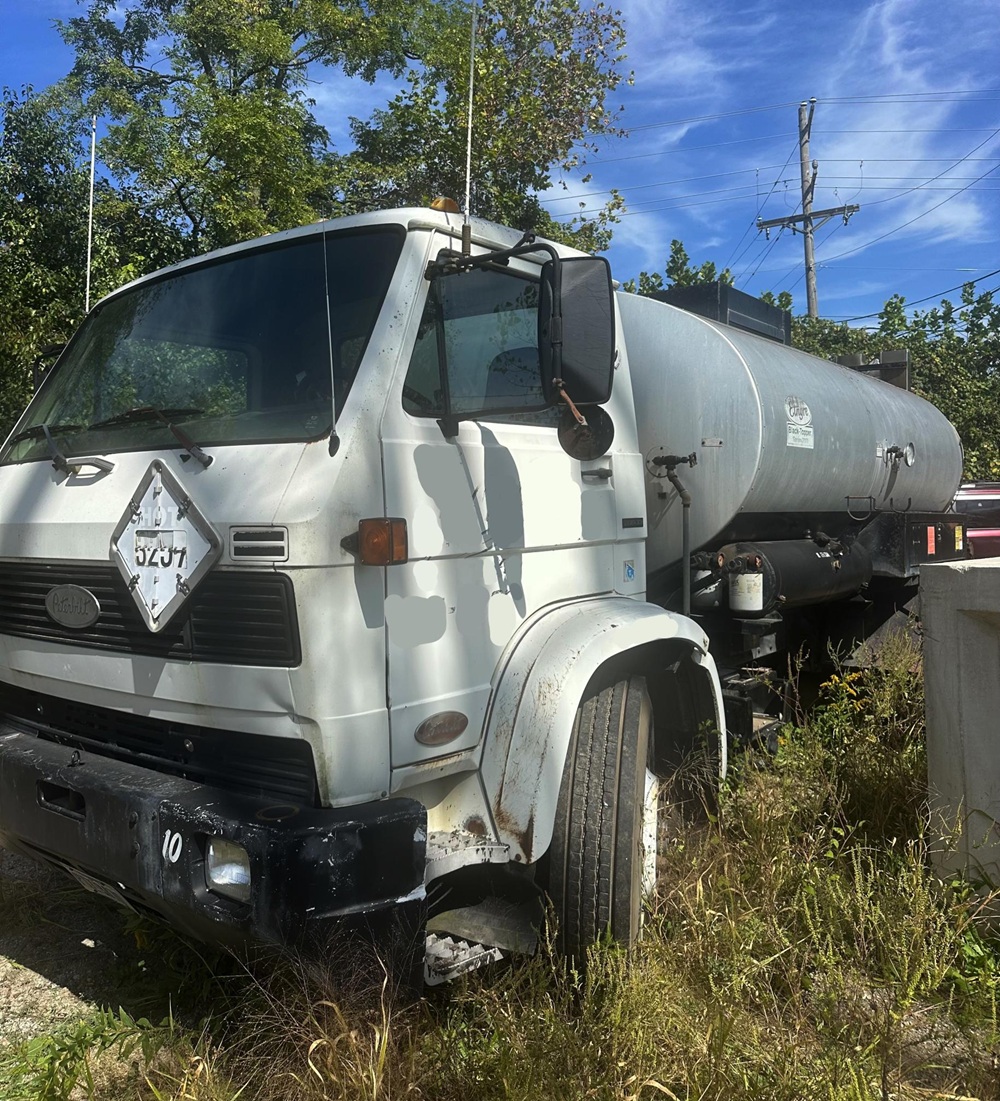 1995 PETERBILT 200 - Image 2