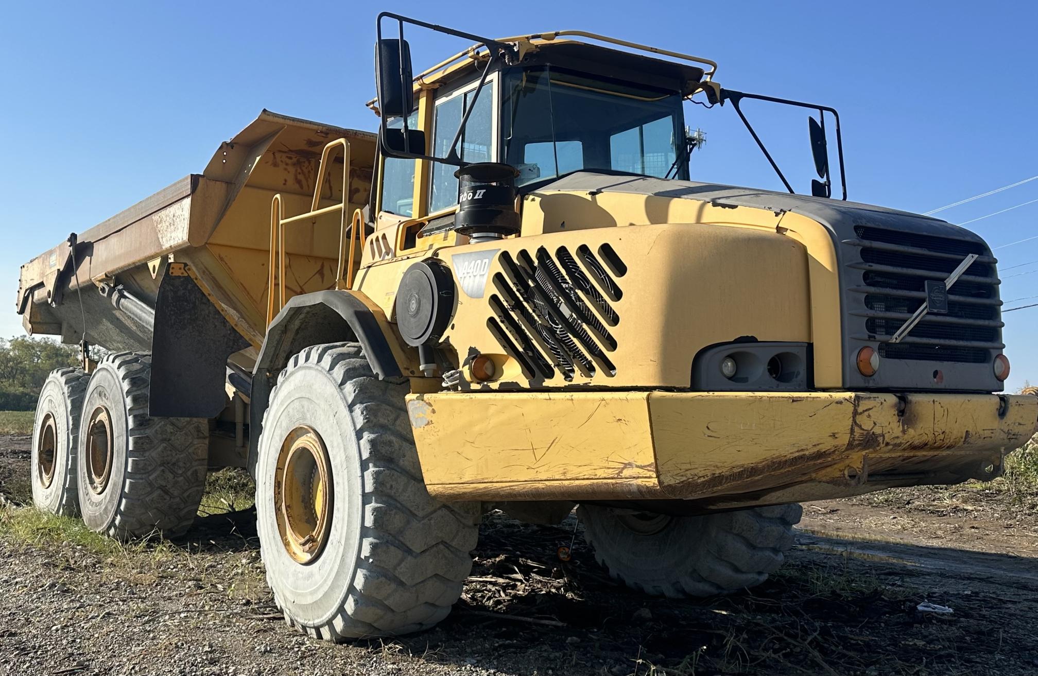 2002 VOLVO A40D - view 2 of 41