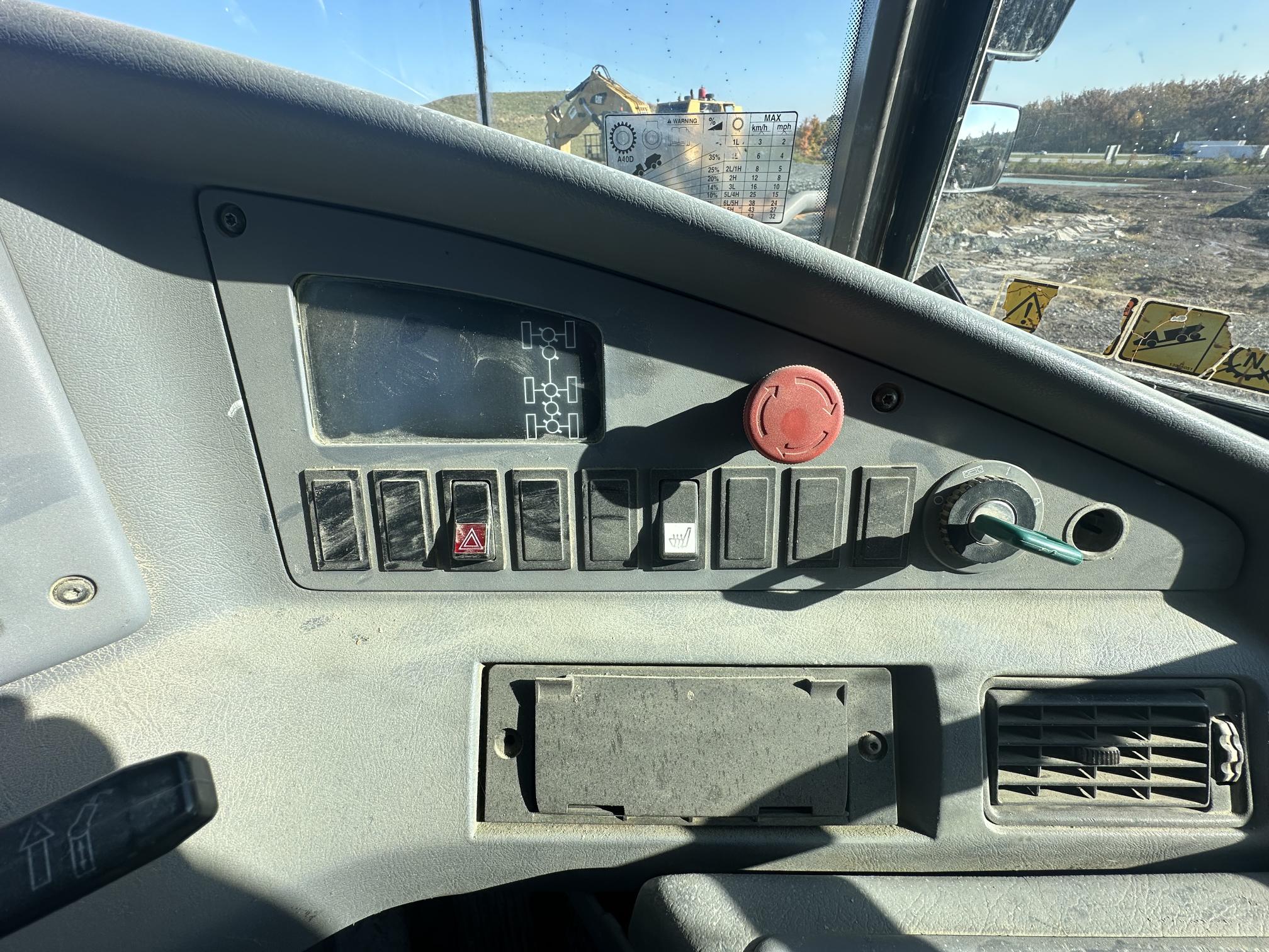 2002 VOLVO A40D - Image 40