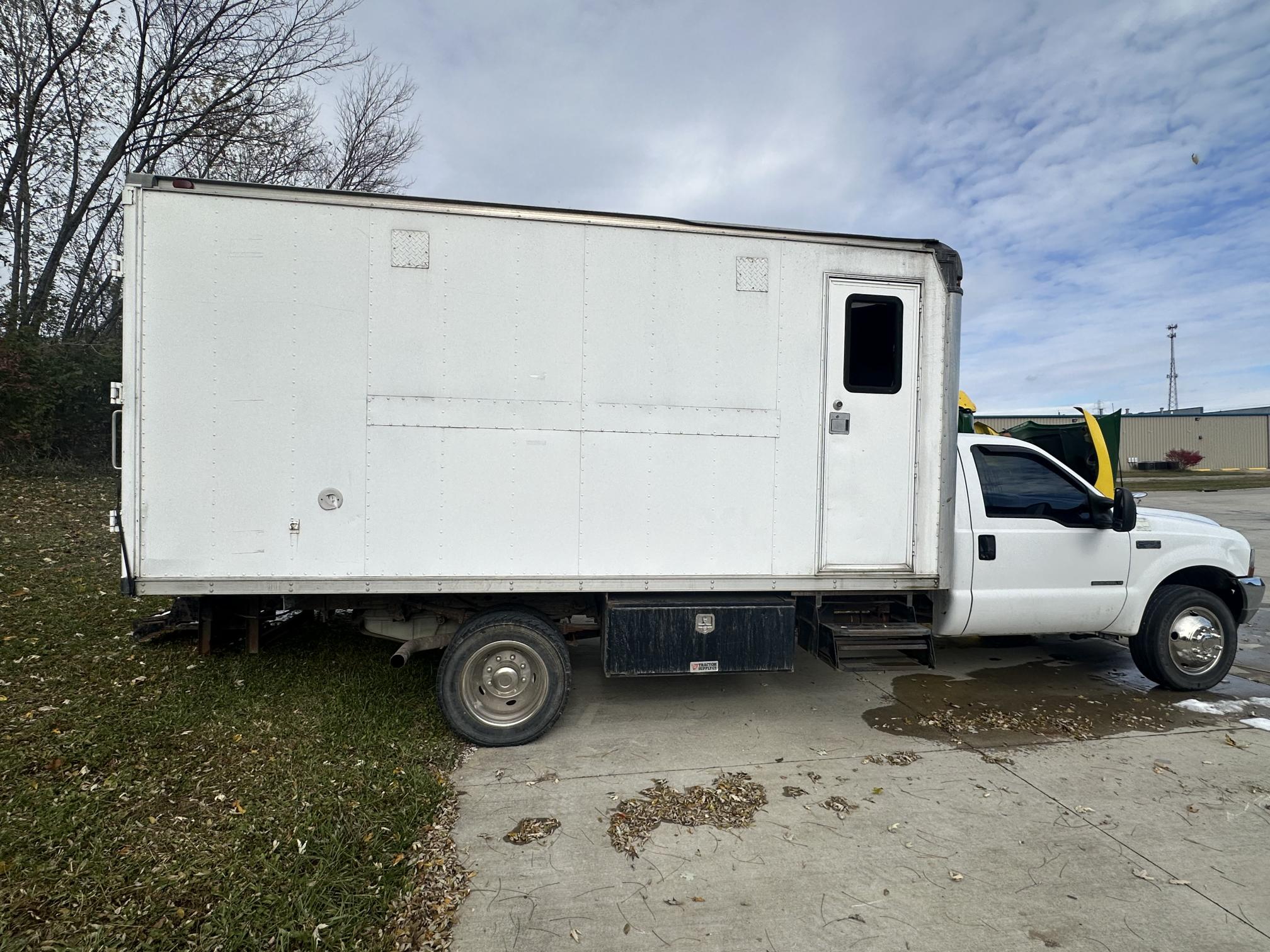 2002 FORD F550 - view 8 of 47