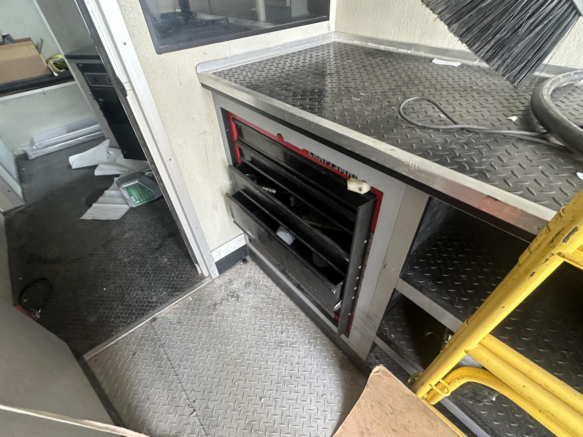 2002 FORD F550 - Image 29