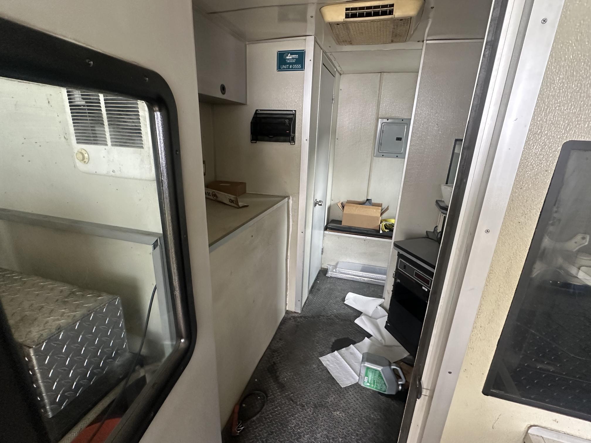 2002 FORD F550 - Image 30