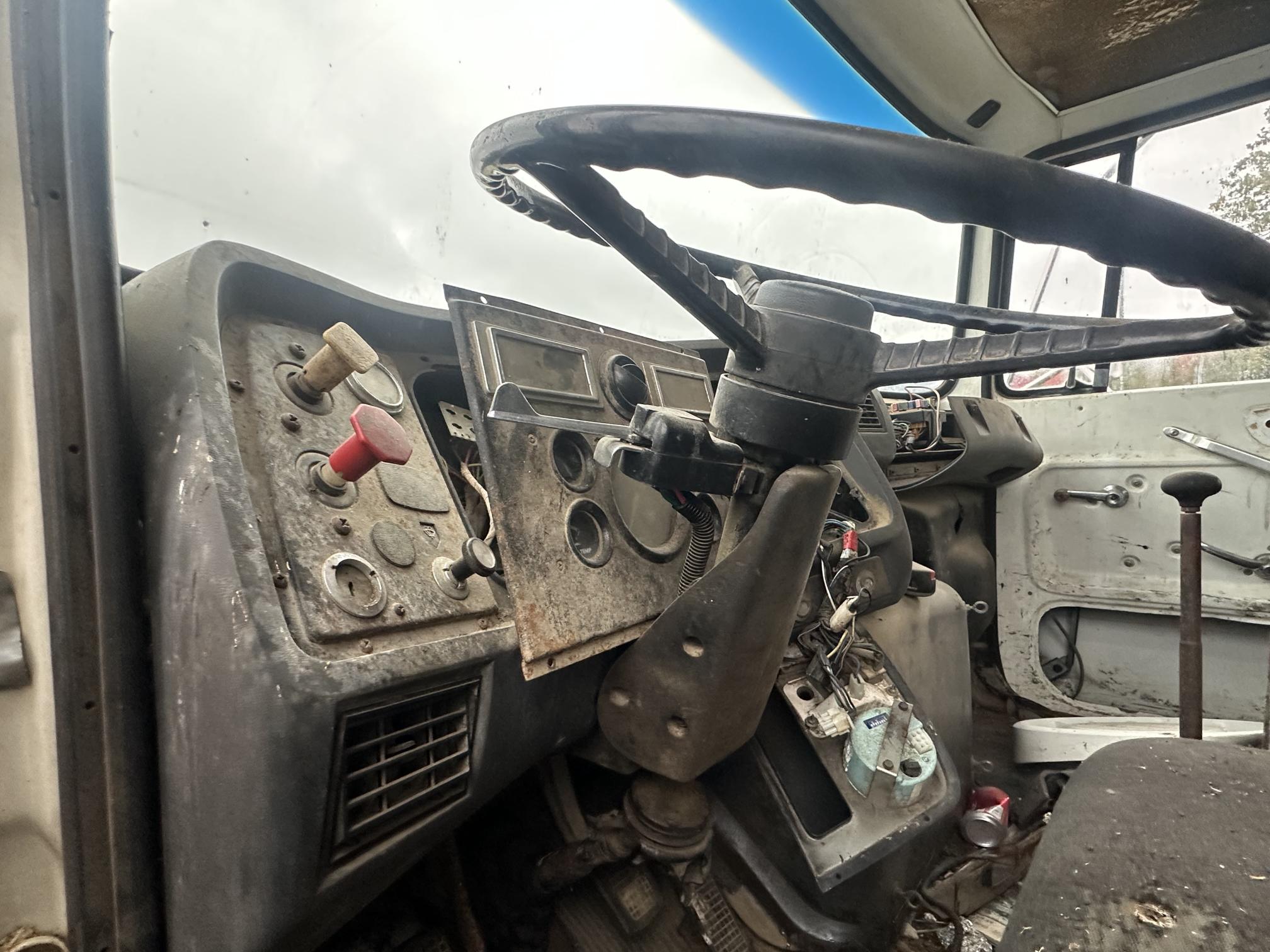 1995 FORD L8000 - view 16 of 19