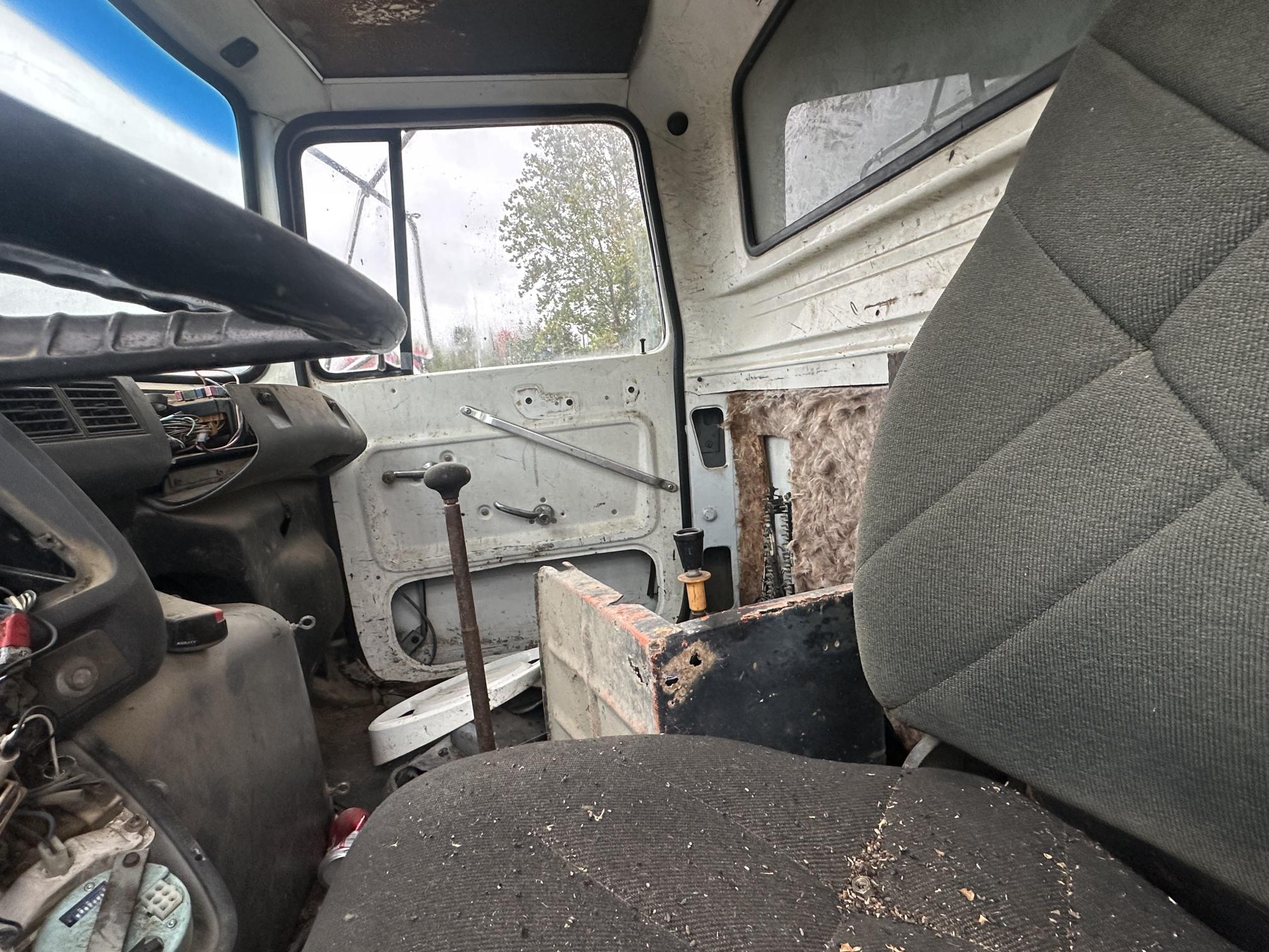 1995 FORD L8000 - view 17 of 19