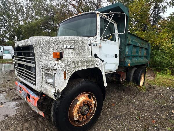 1995 FORD L8000