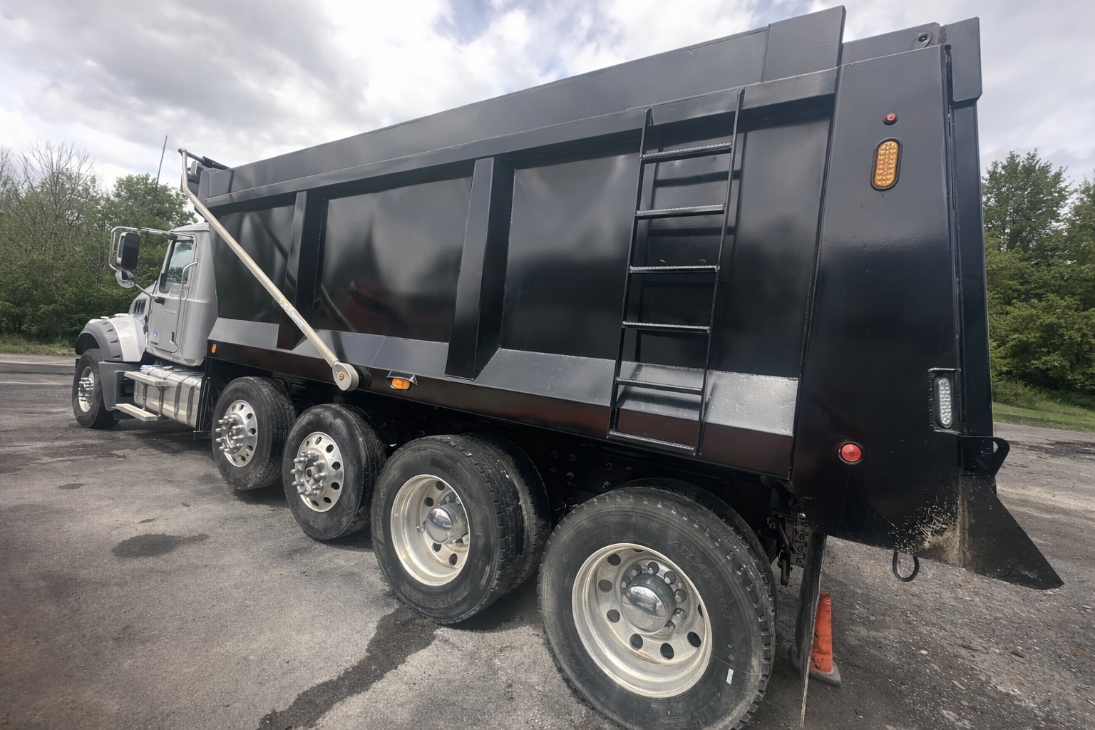 2021 MACK Granite - view 2 of 49