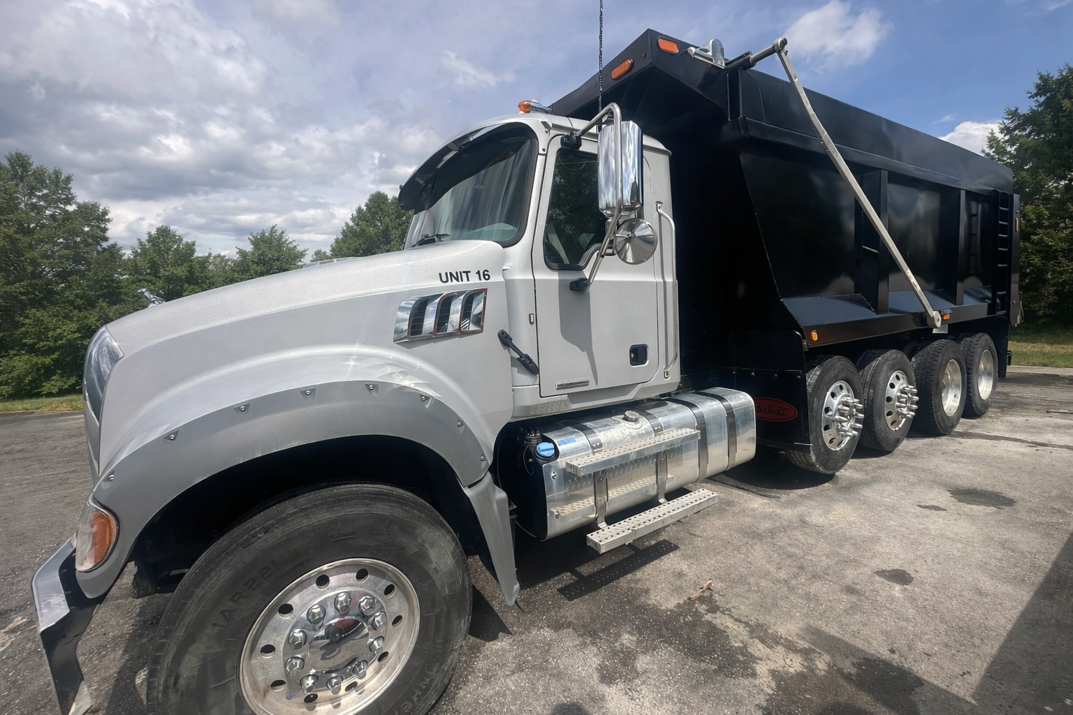 2021 MACK Granite: Heavy-Duty Performance for Demanding Vocational Sites