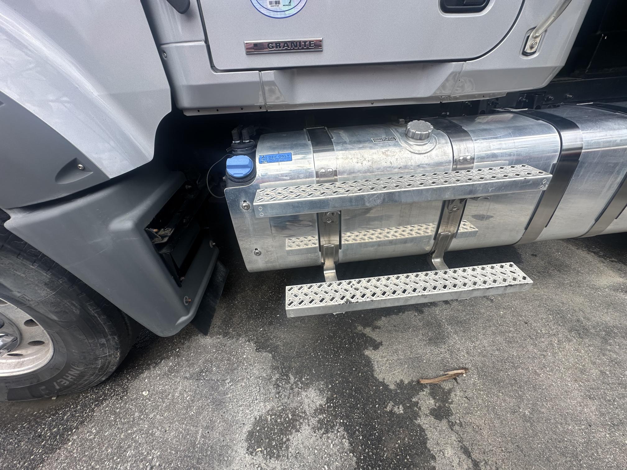 2021 MACK Granite - view 11 of 49