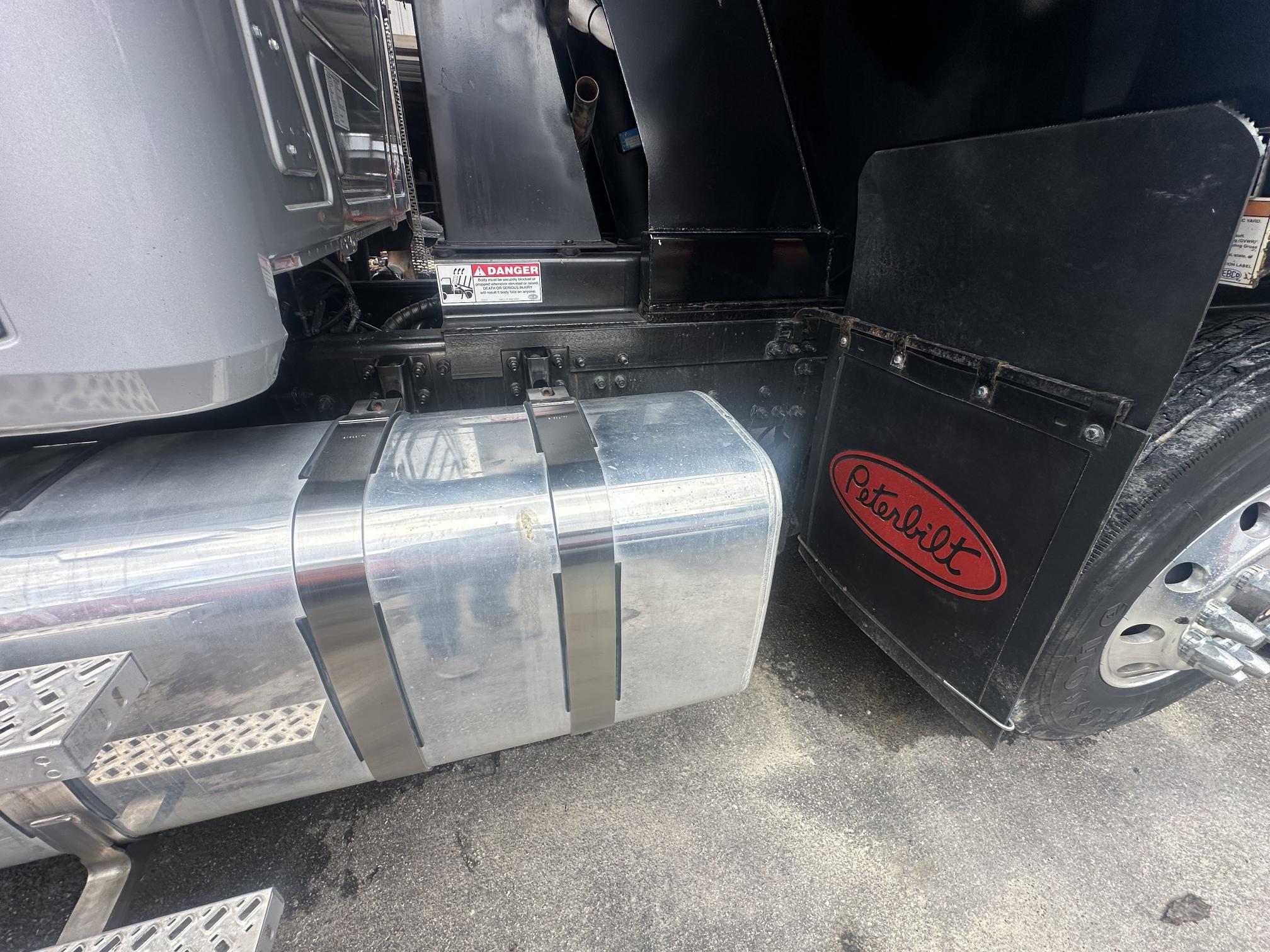 2021 MACK Granite - view 12 of 49