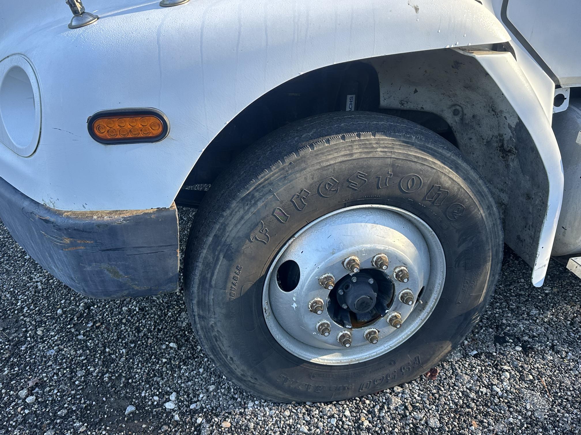 2003 FREIGHTLINER FL112 - Image 7