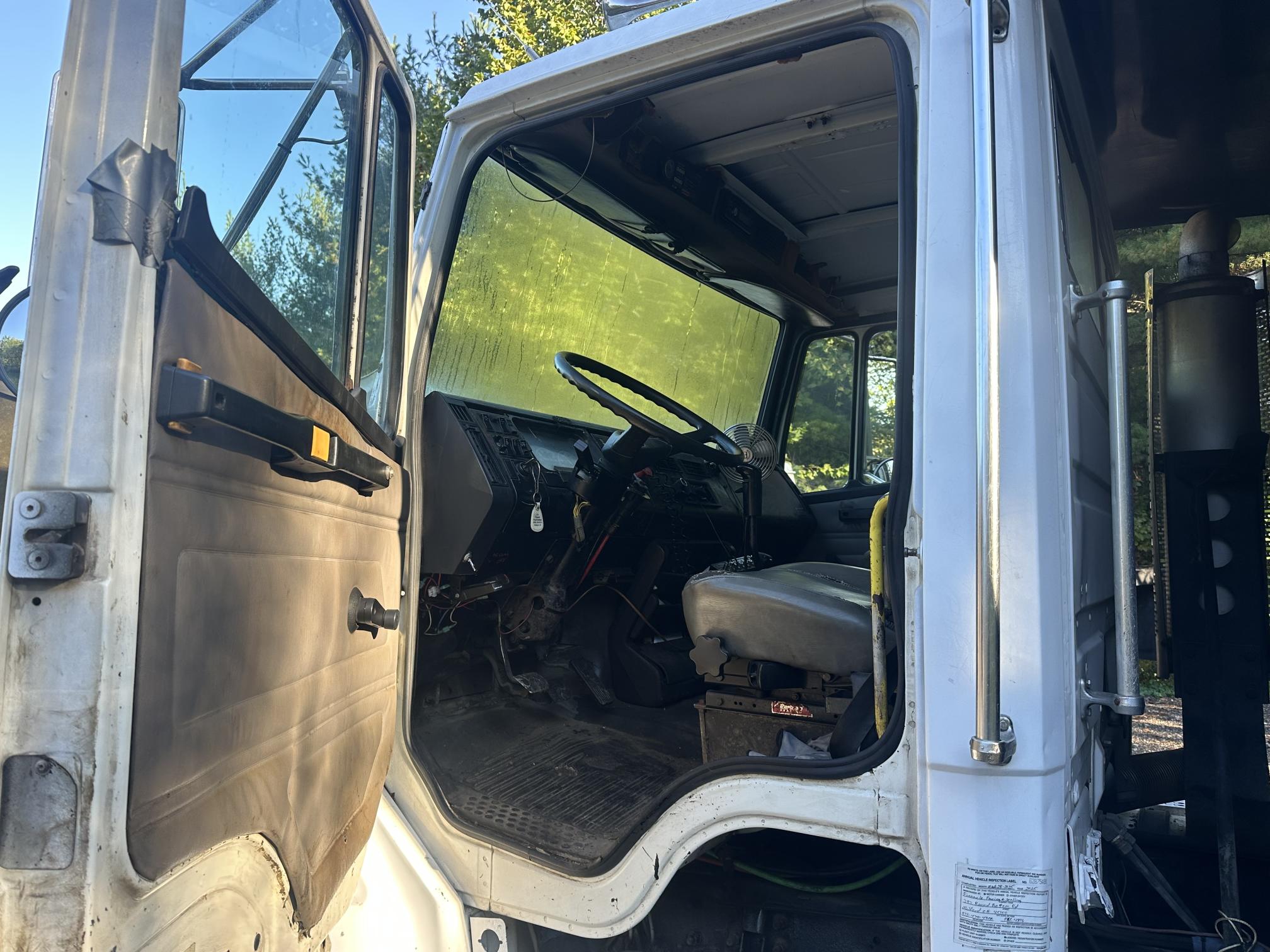 2003 FREIGHTLINER FL112 - Image 20