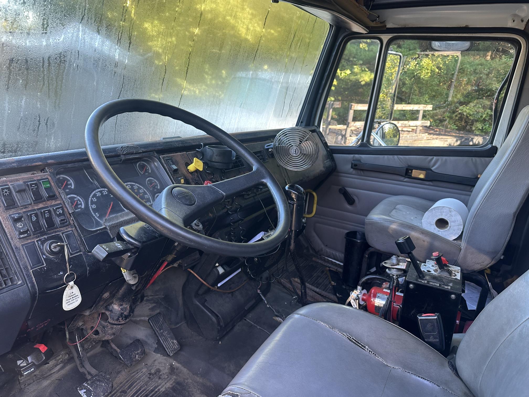 2003 FREIGHTLINER FL112 - Image 21