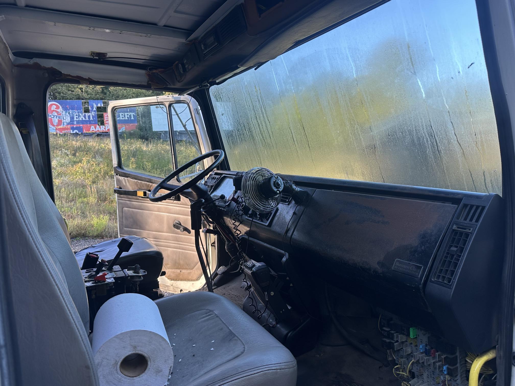 2003 FREIGHTLINER FL112 - Image 22