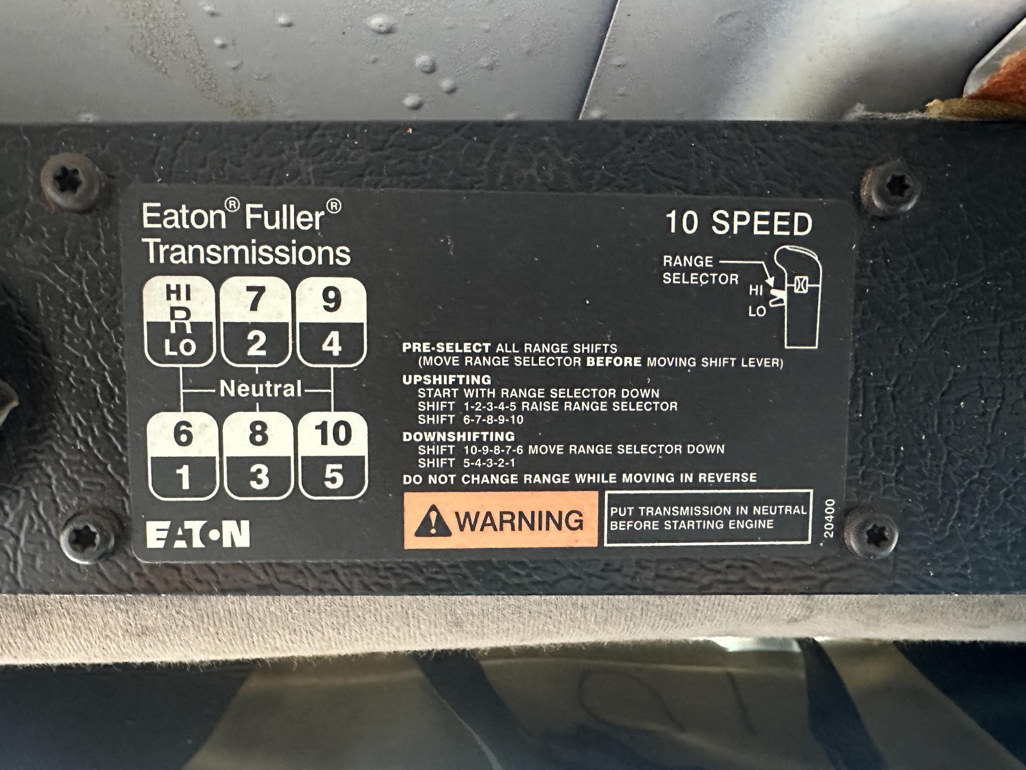 2003 FREIGHTLINER FL112 - Image 31