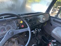 2003 FREIGHTLINER FL112 - Image 28