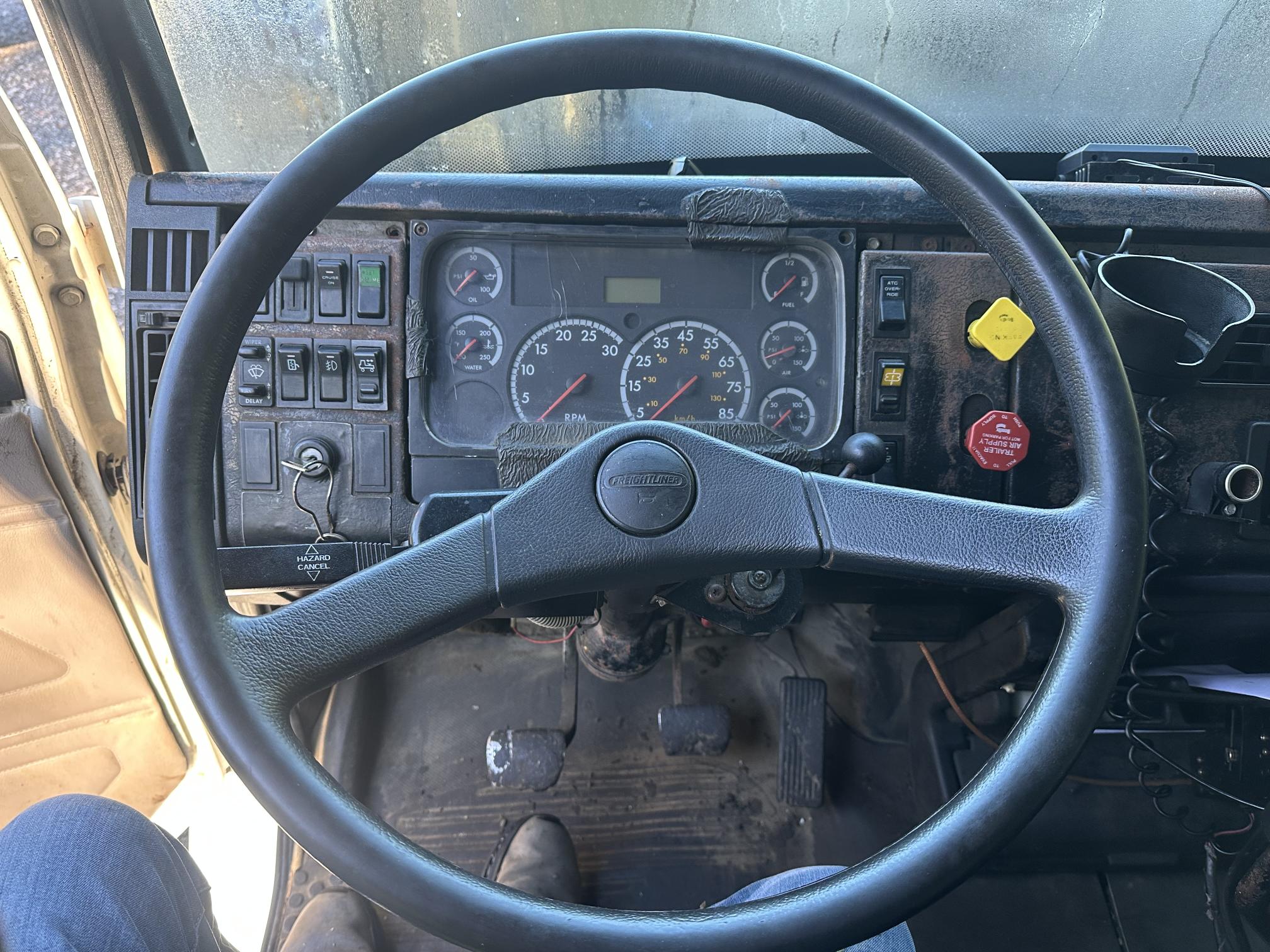 2003 FREIGHTLINER FL112 - Image 24