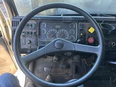 2003 FREIGHTLINER FL112 - Image 27