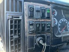 2003 FREIGHTLINER FL112 - Image 30