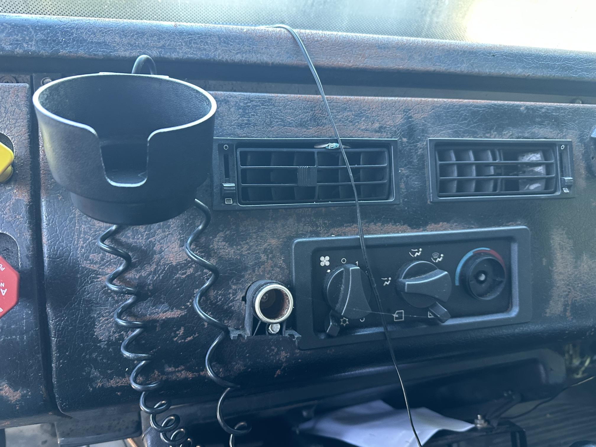 2003 FREIGHTLINER FL112 - Image 28