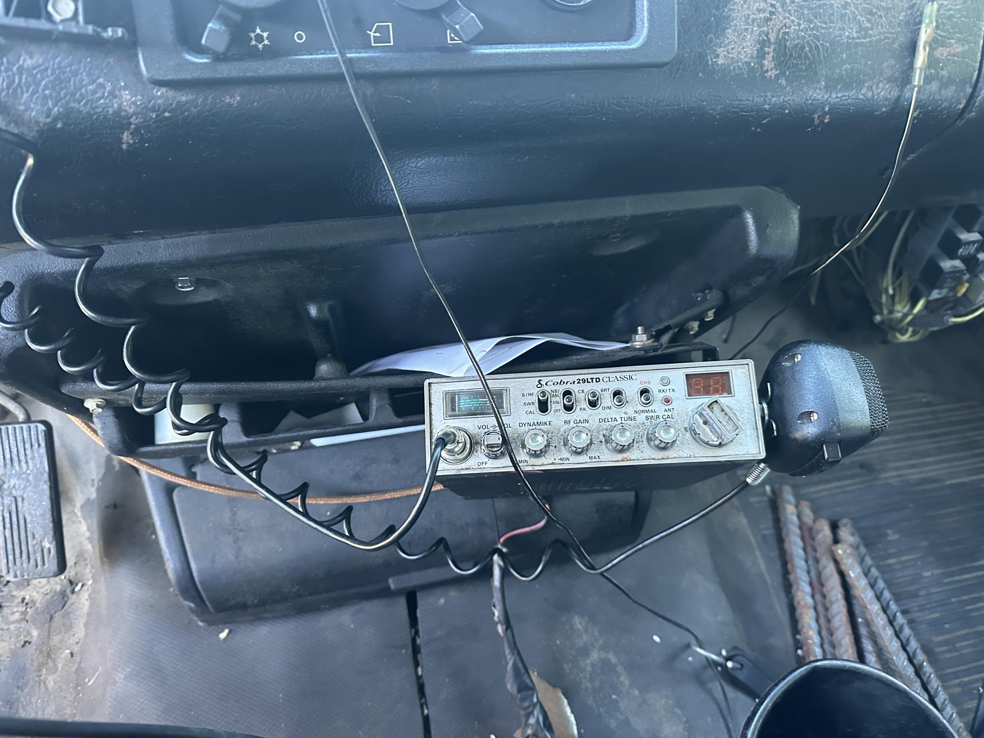 2003 FREIGHTLINER FL112 - Image 29