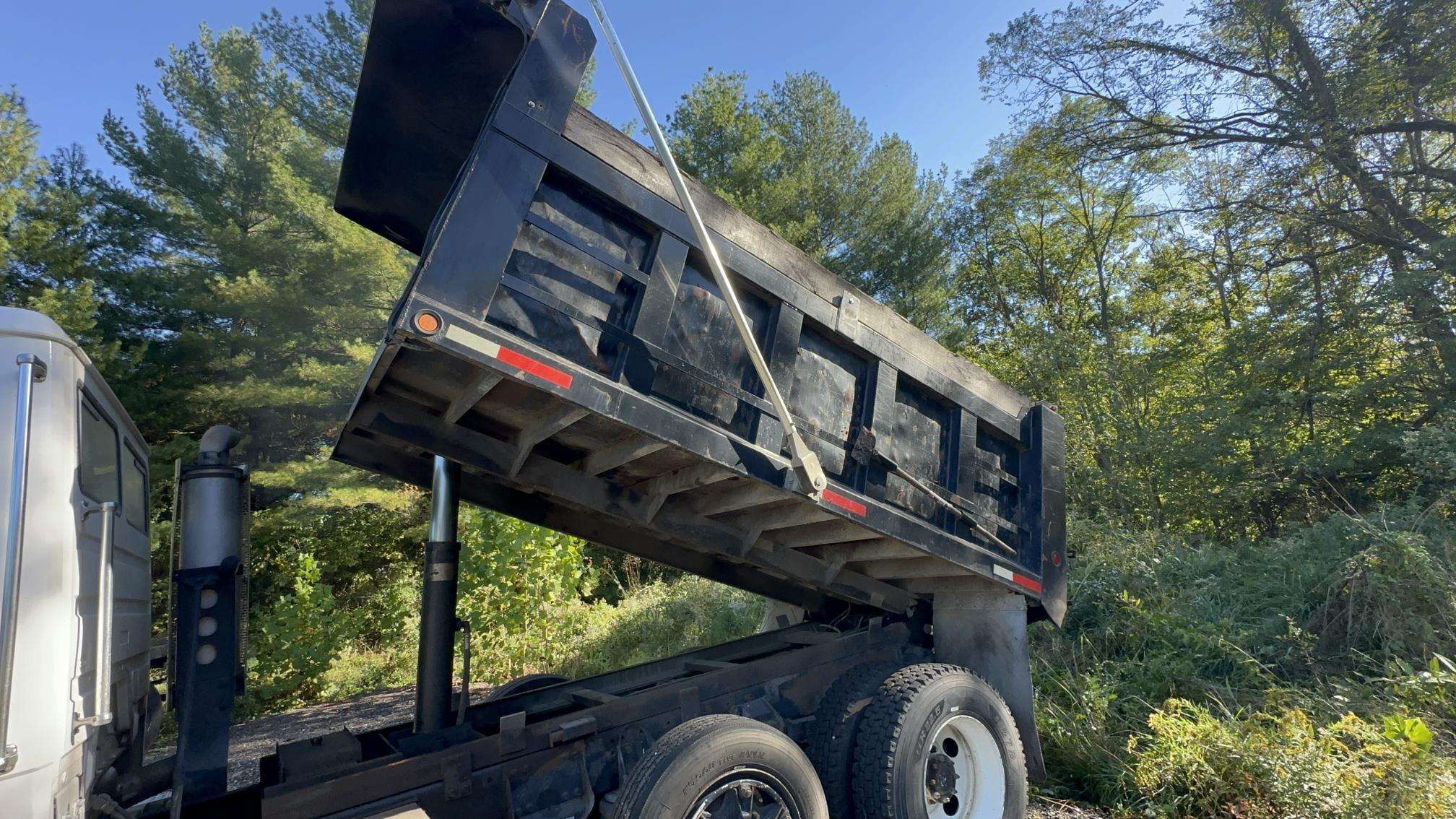 2003 FREIGHTLINER FL112 - view 6 of 37