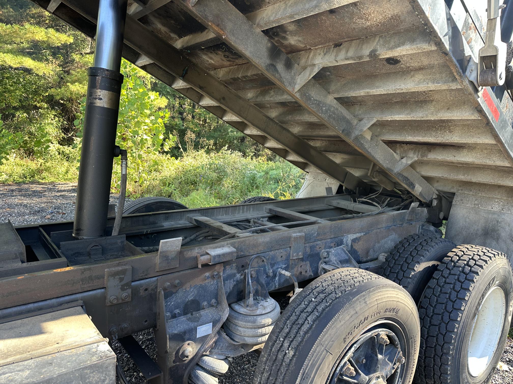 2003 FREIGHTLINER FL112 - view 7 of 37