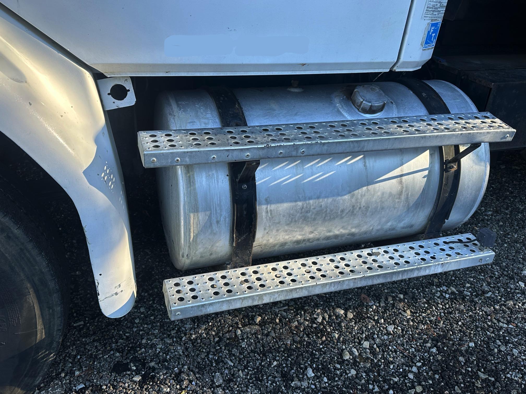 2003 FREIGHTLINER FL112 - view 10 of 37