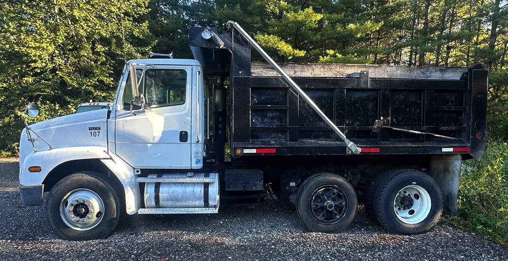 2003 FREIGHTLINER FL112 - view 2 of 37