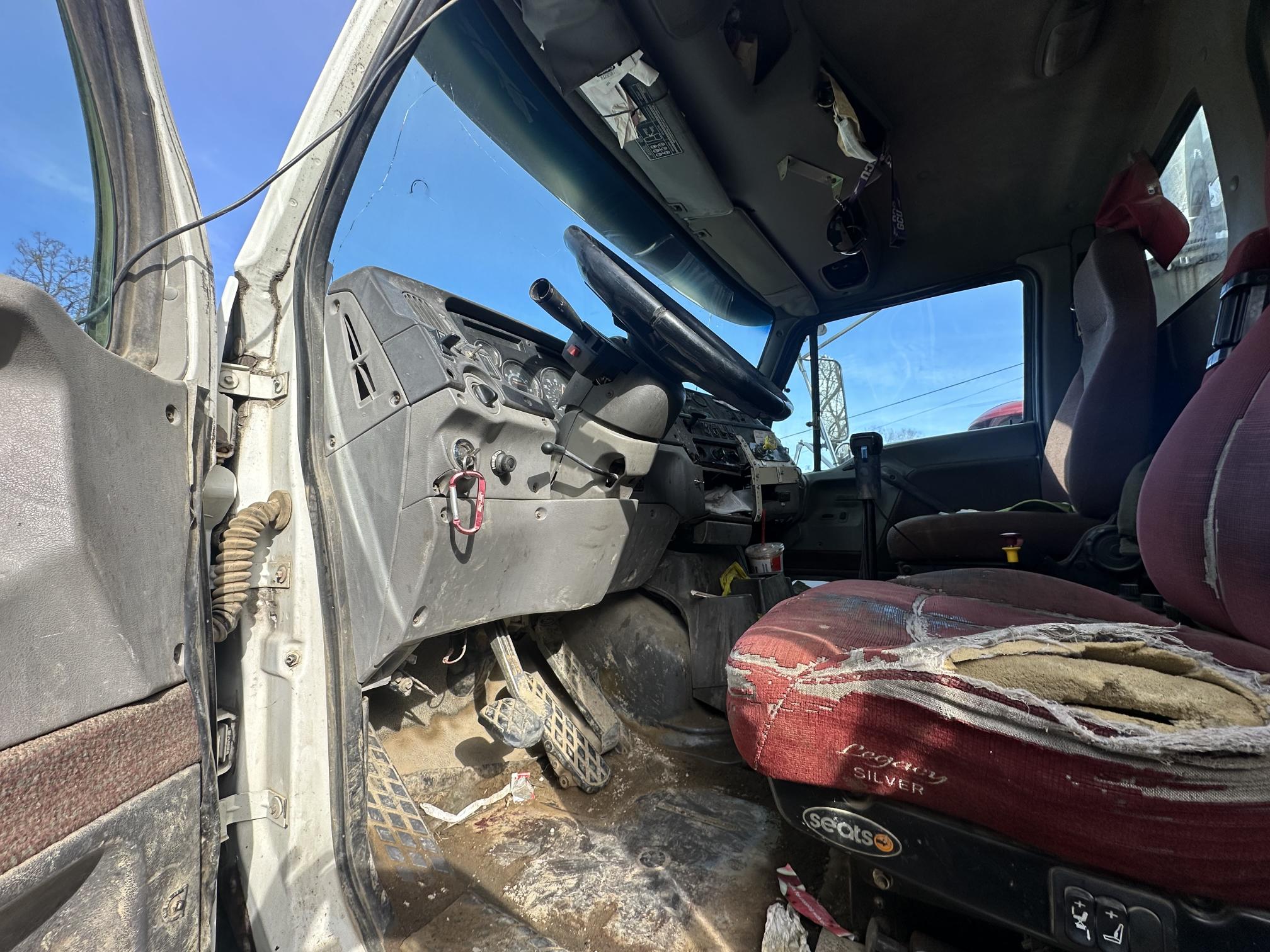 1998 FORD LT9522 - Image 39