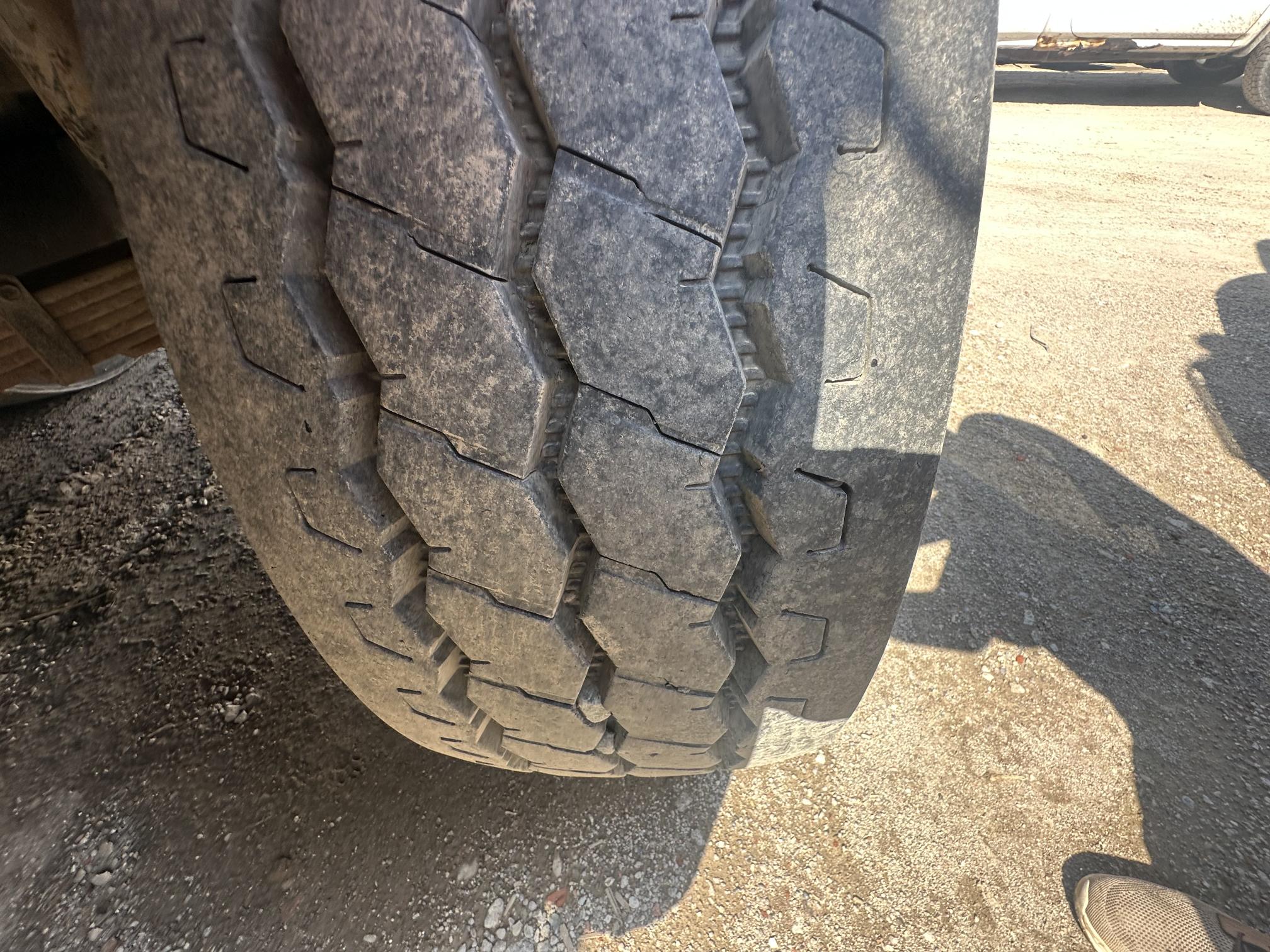 1998 MACK RD688S - view 9 of 32