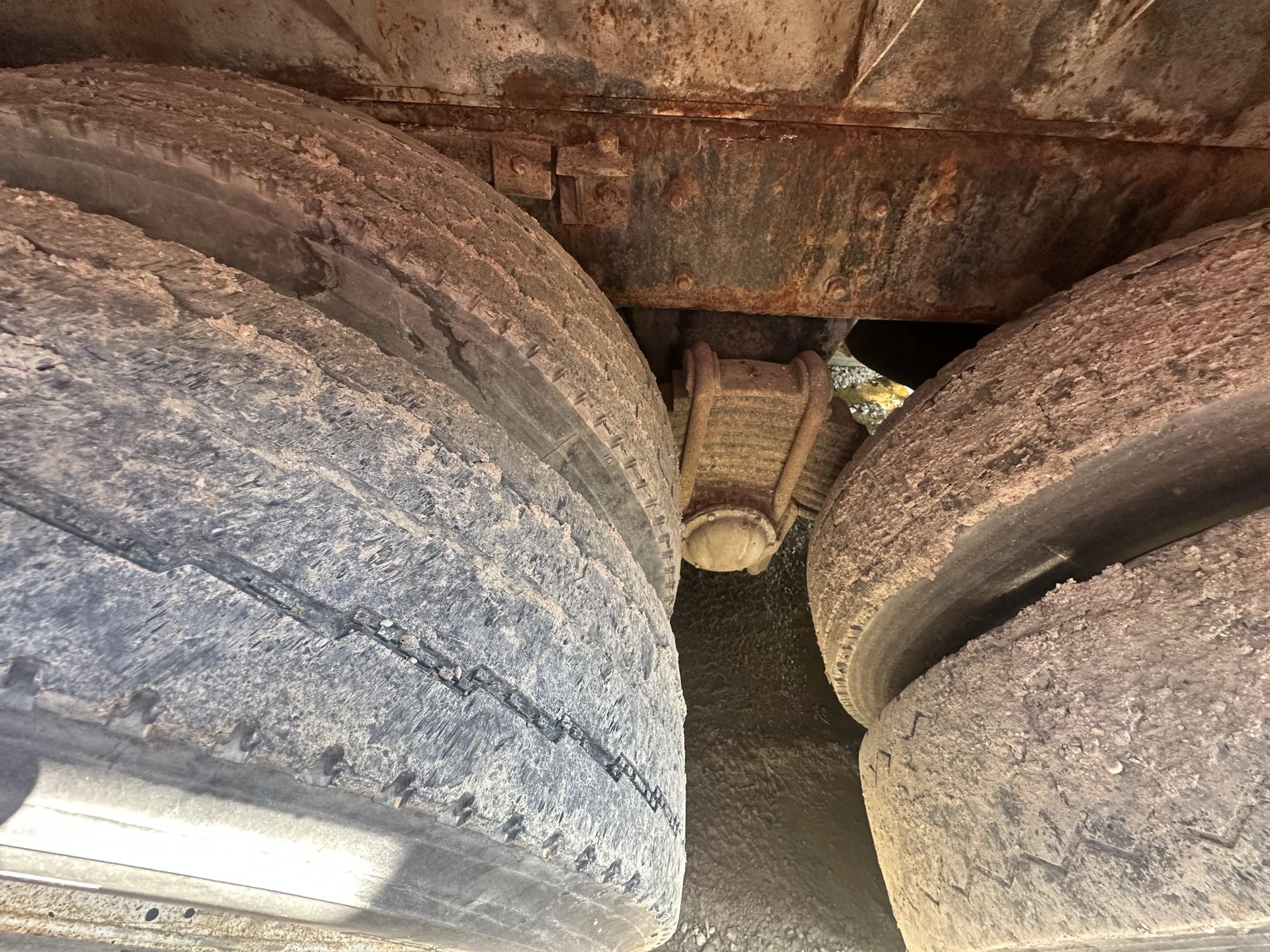 1998 MACK RD688S - view 16 of 32