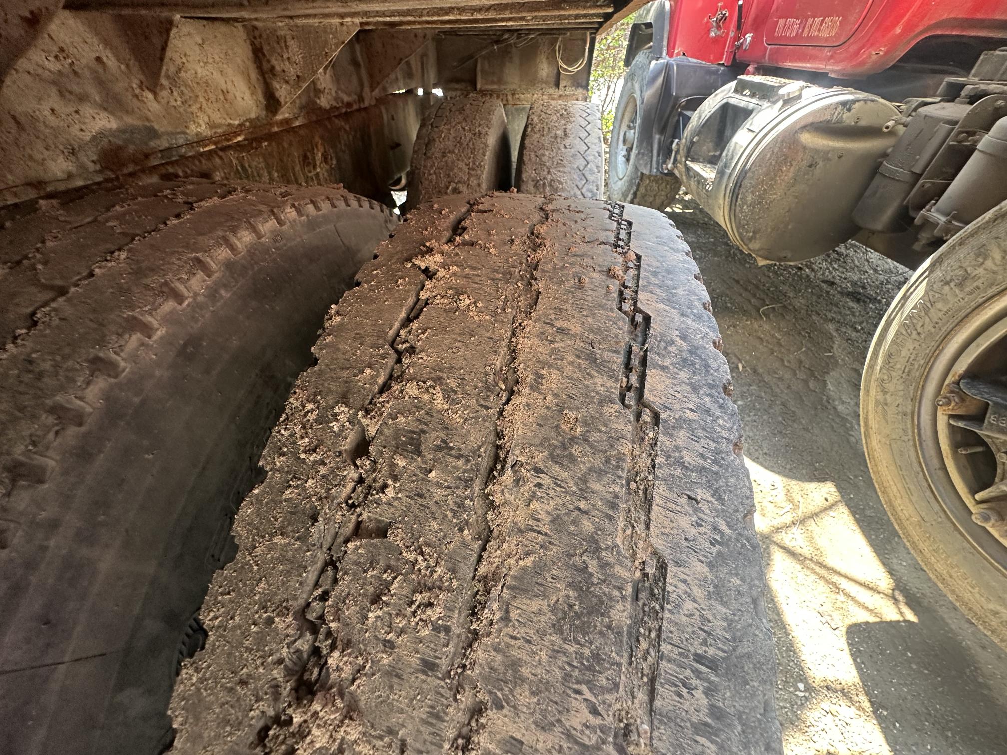 1998 MACK RD688S - view 17 of 32