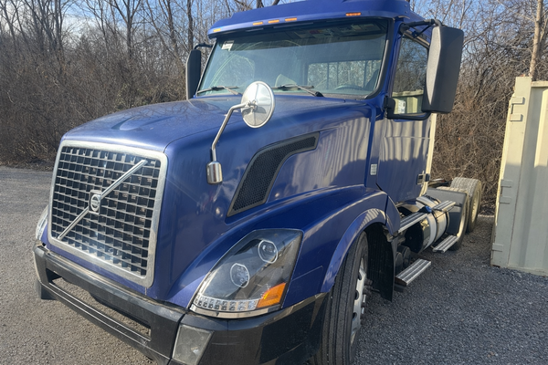 2013 VOLVO VNL