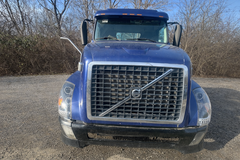 2013 VOLVO VNL - Image 8