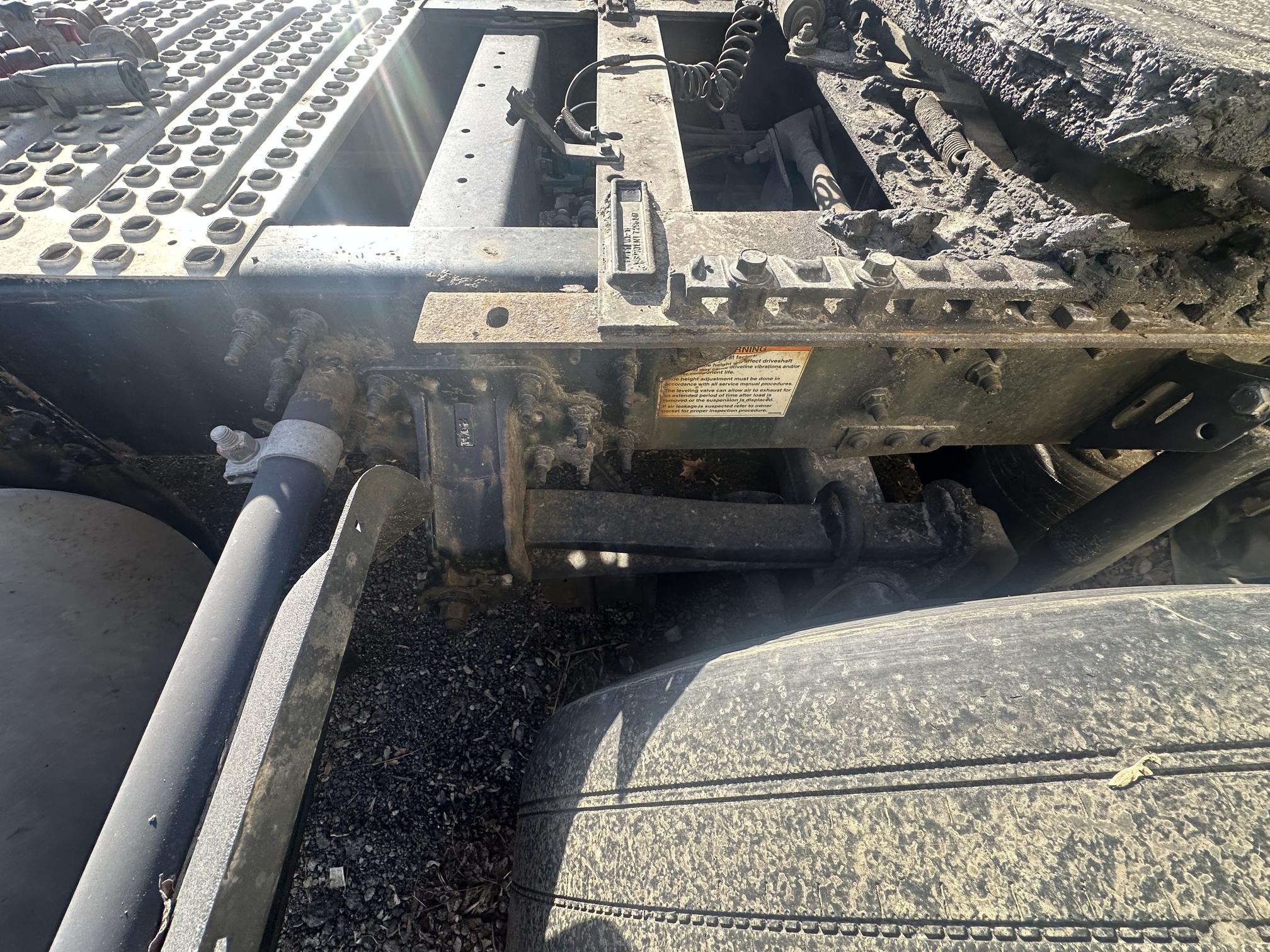 2013 VOLVO VNL - view 12 of 34