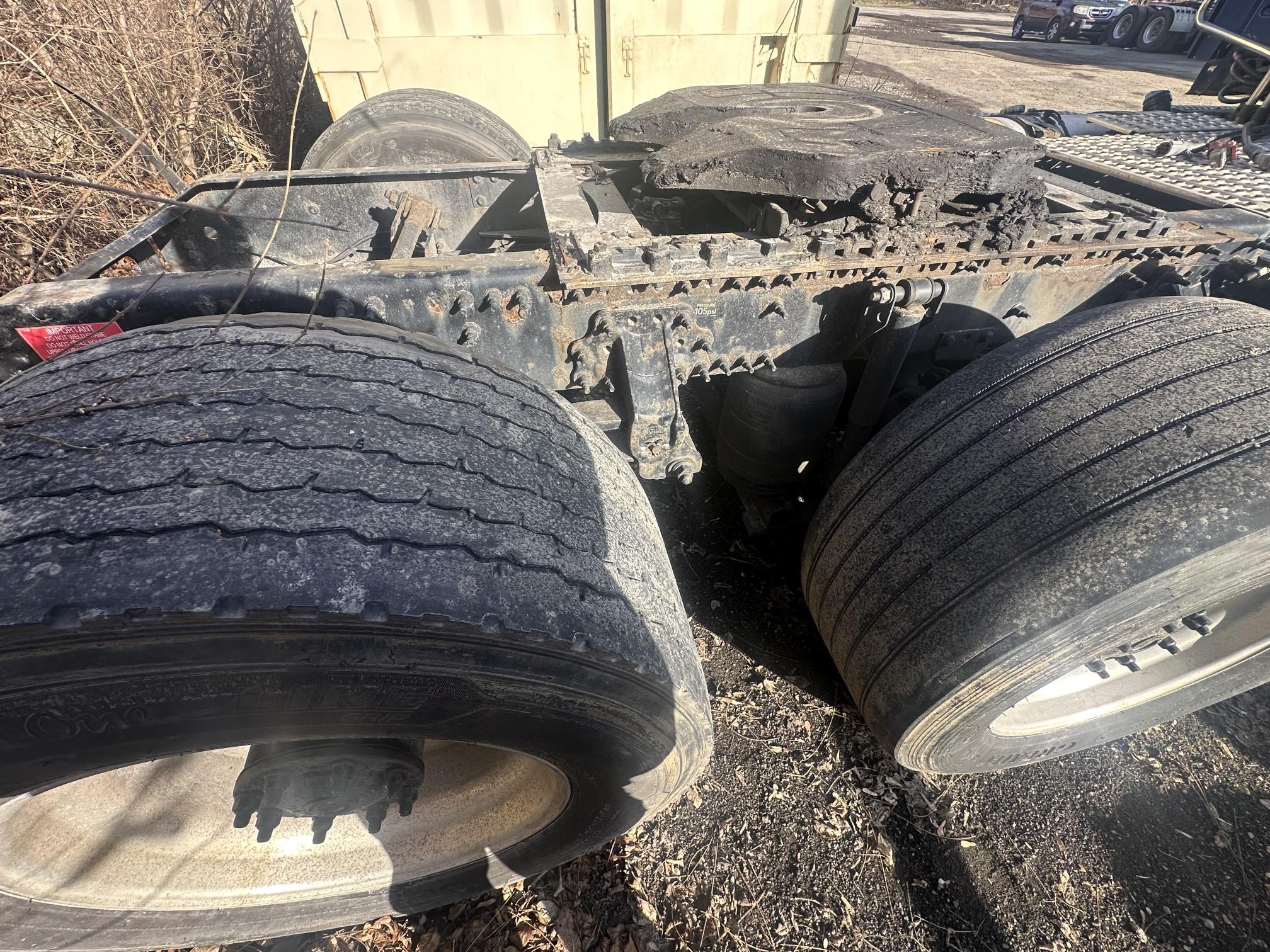 2013 VOLVO VNL - Image 15