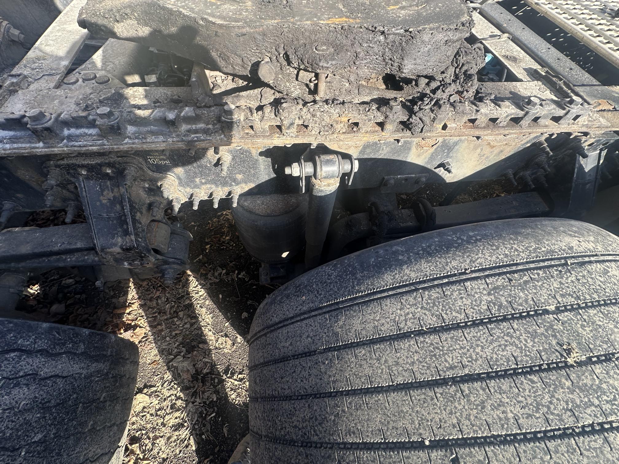 2013 VOLVO VNL - Image 16