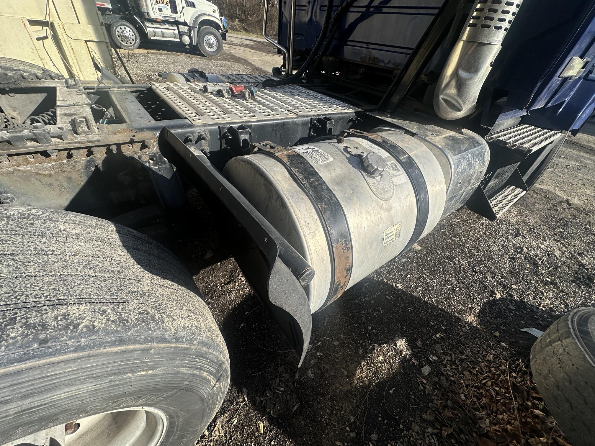 2013 VOLVO VNL - Image 17