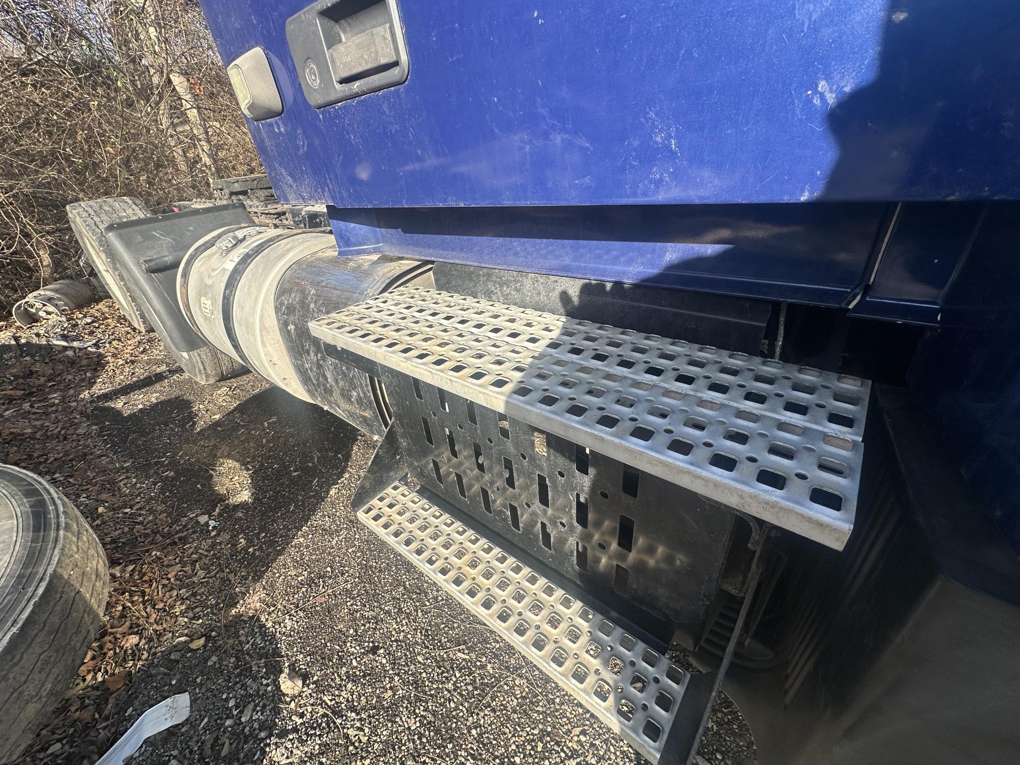 2013 VOLVO VNL - view 19 of 34