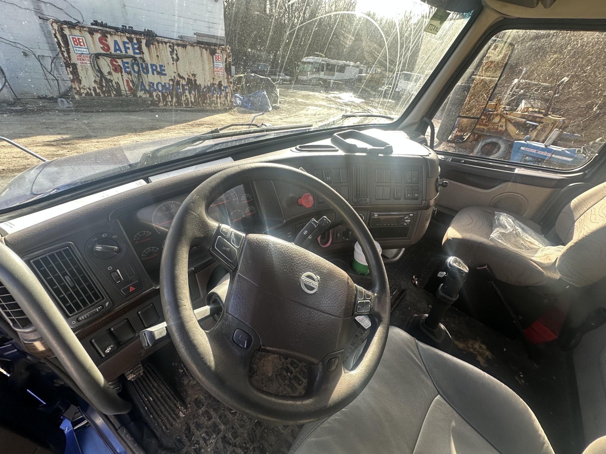 2013 VOLVO VNL - Image 29