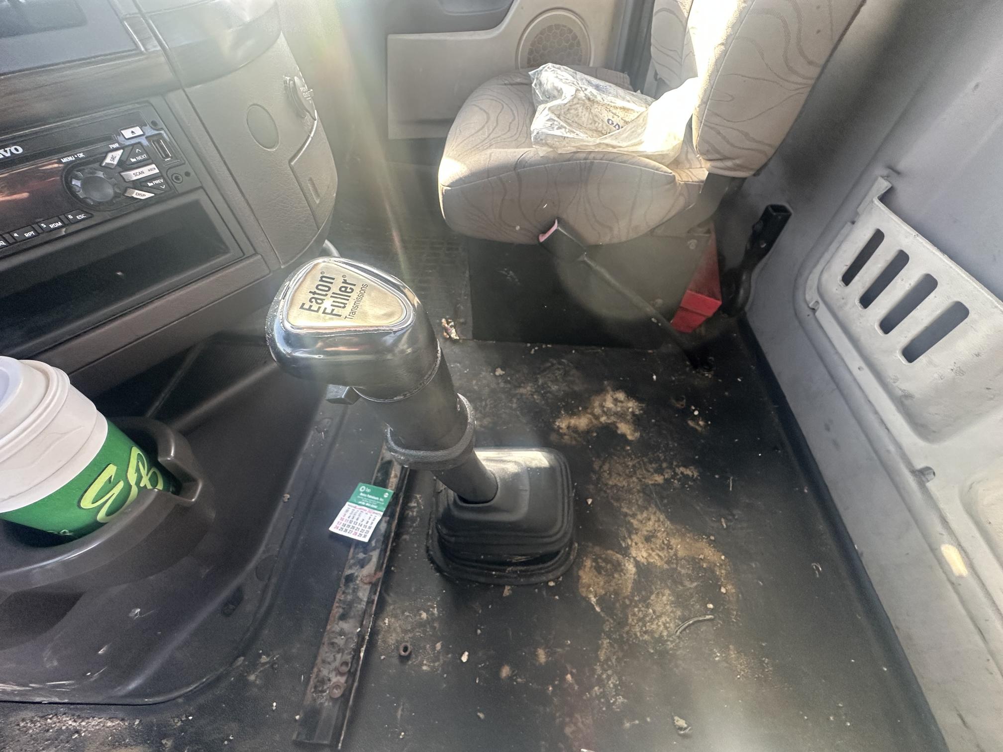 2013 VOLVO VNL - Image 32