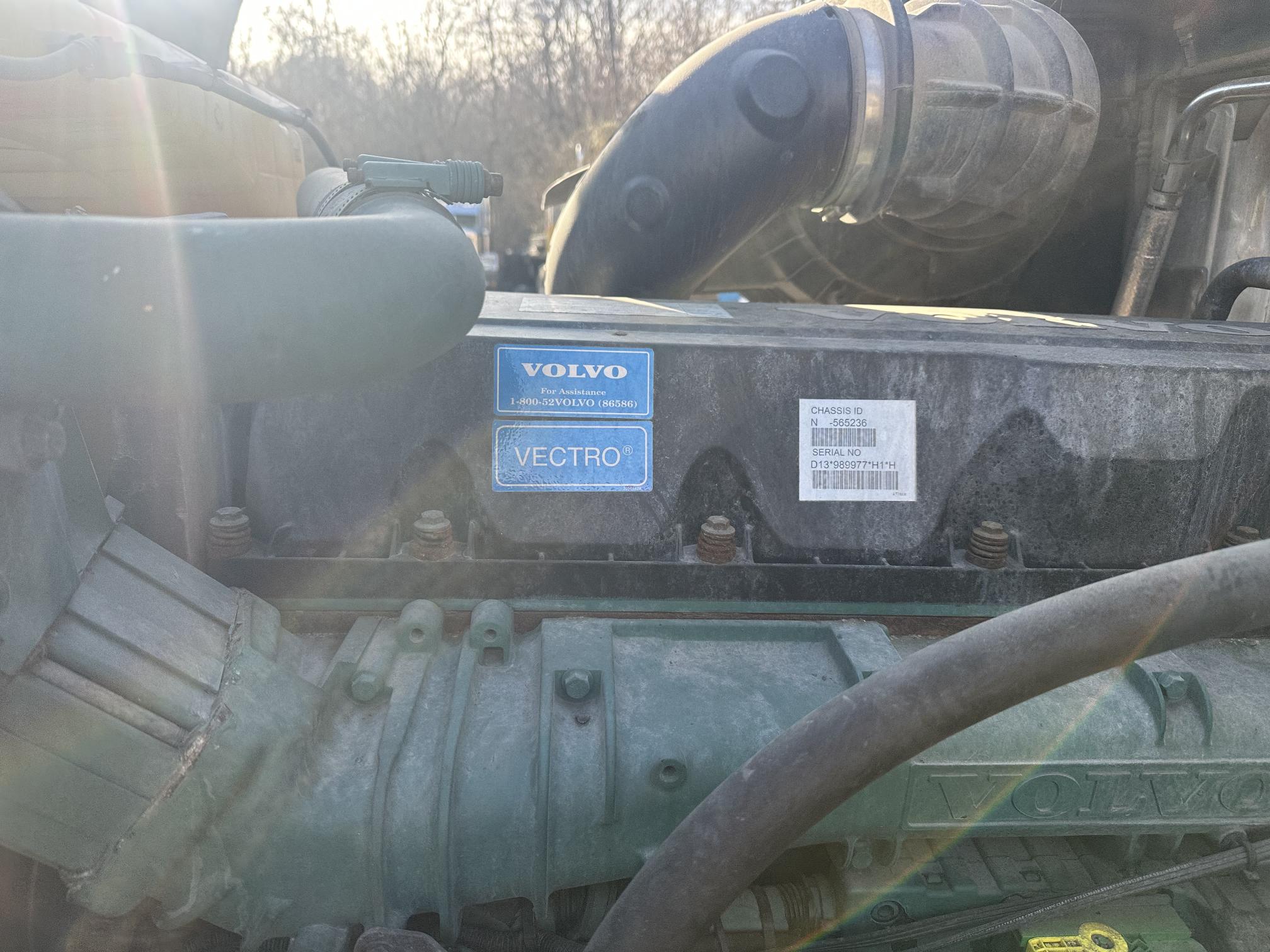 2013 VOLVO VNL - Image 25