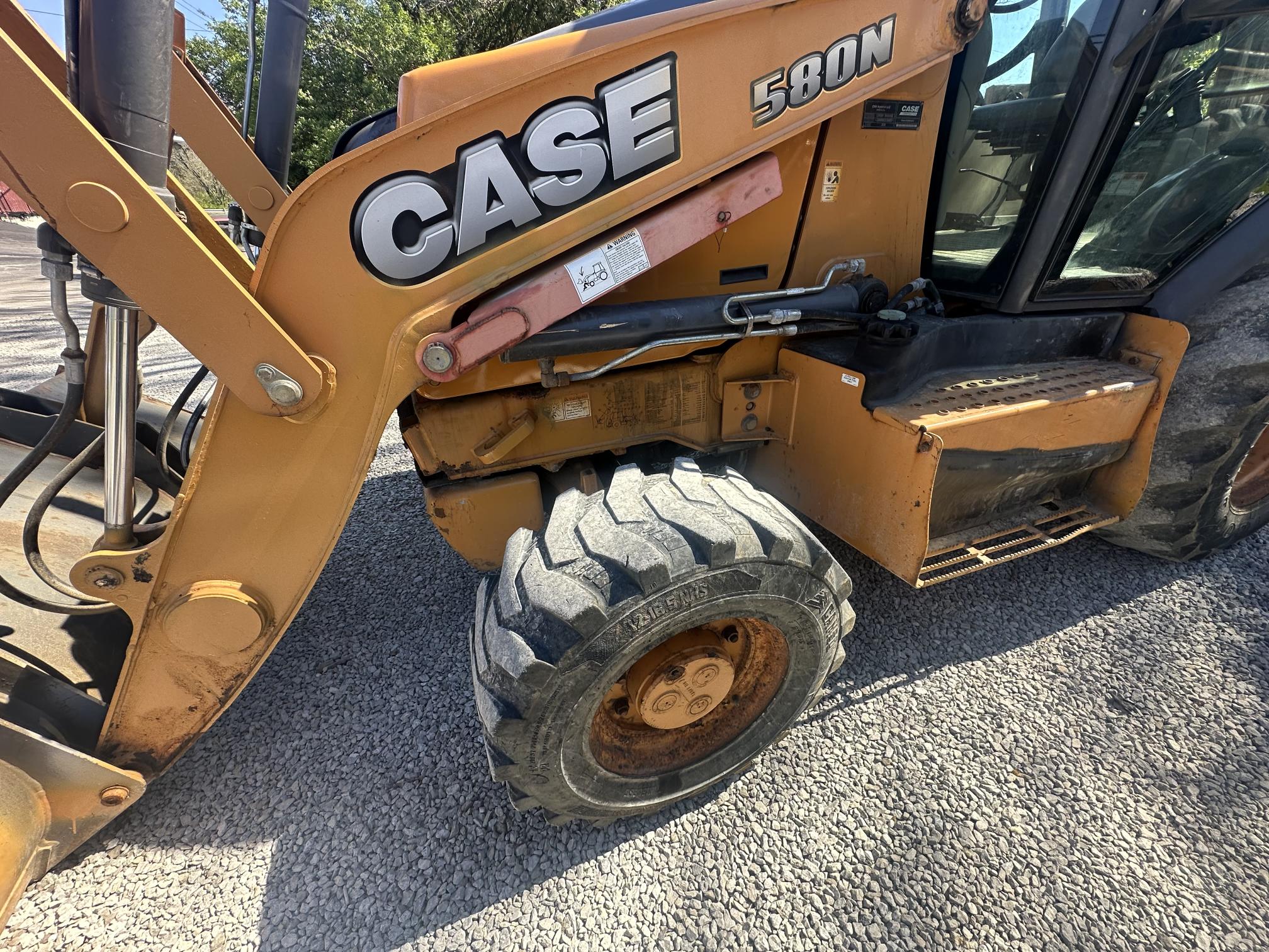 2013 CASE 580N - view 12 of 30