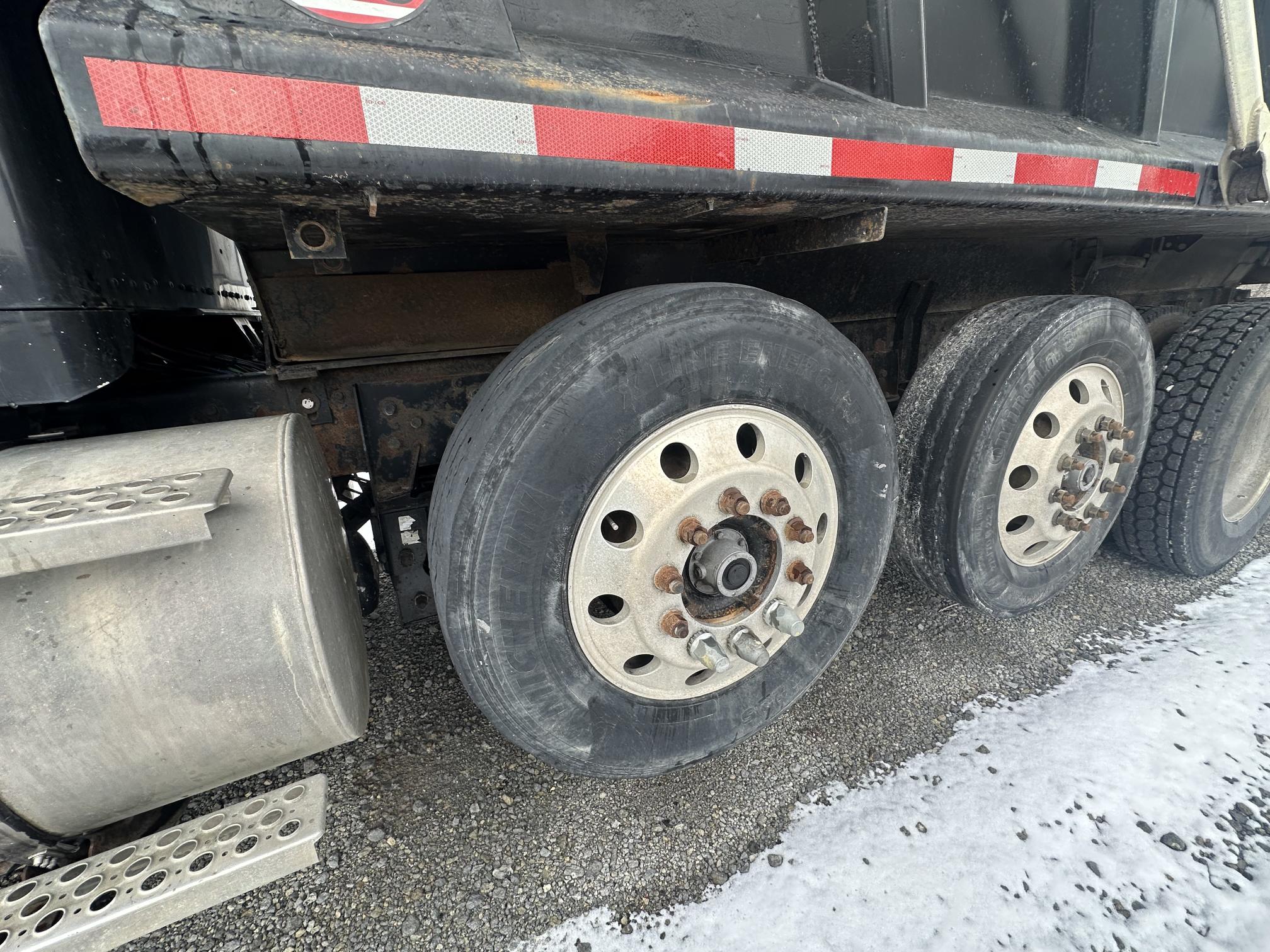 2002 KENWORTH T800 - Image 19