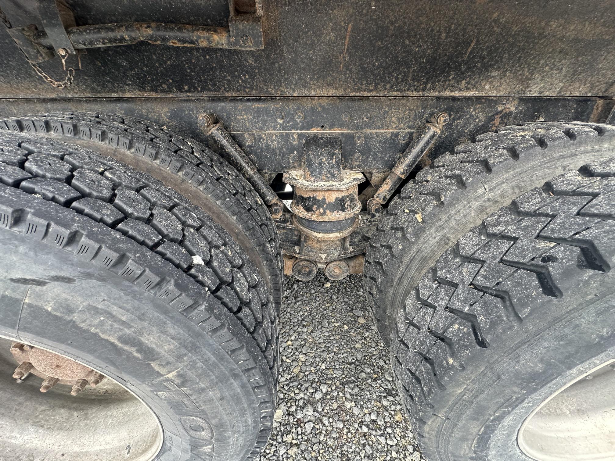 2002 KENWORTH T800 - Image 24